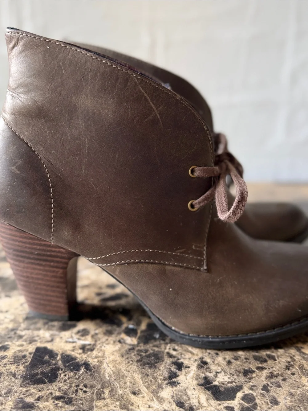 Indigo by Clark’s women’s size 8 Brown Lace-Up Ankle Booties